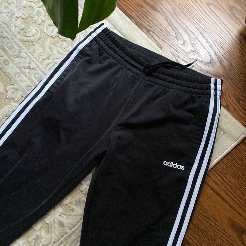 Adidas woman’s pants size M